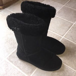 Women’s Bearpaw furry black boots